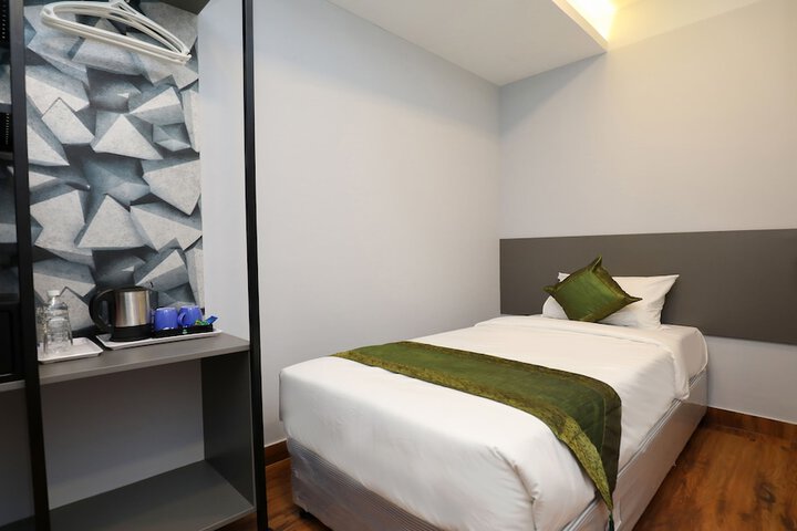 Room 3 of 37