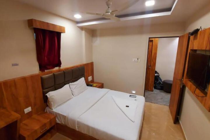 HOTEL RIGGA INN KOKILABEN DHIRUBHAI AMBANI Hospital
