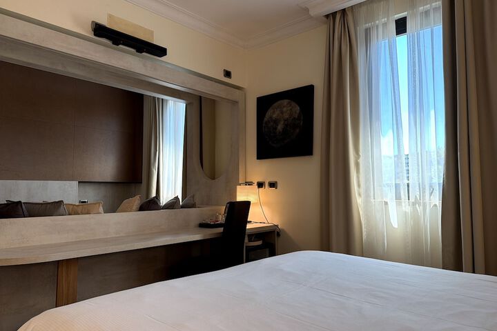 Room 53 of 185
