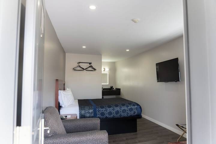 Room 13 of 38
