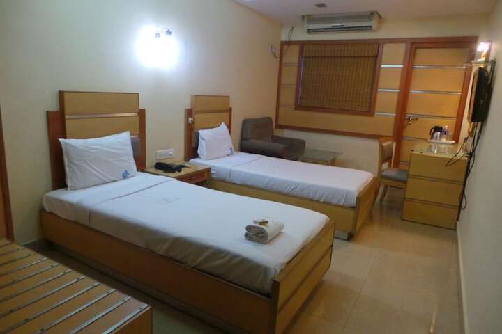 Room 4 of 27
