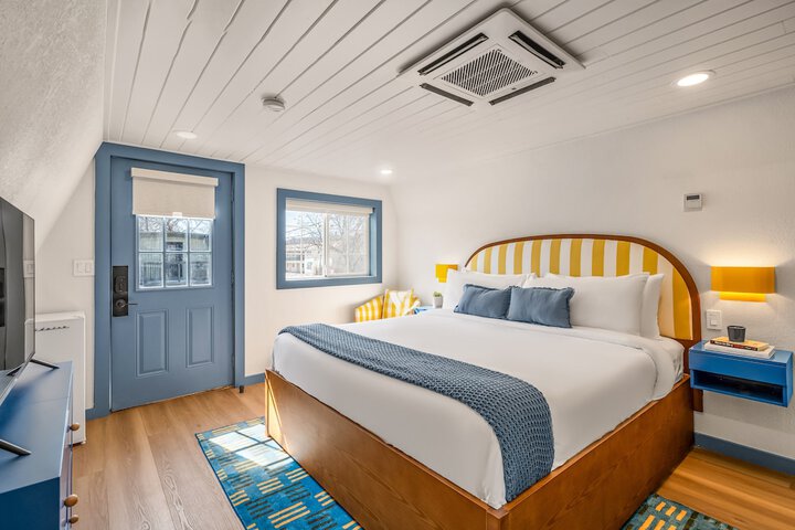 Room 4 of 72