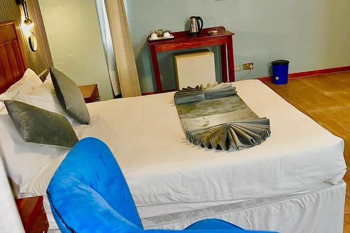 Room 10 of 30