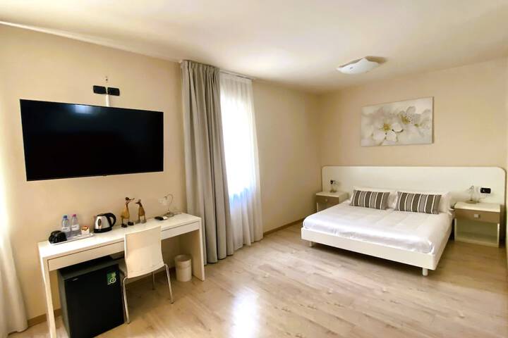 Room 5 of 17