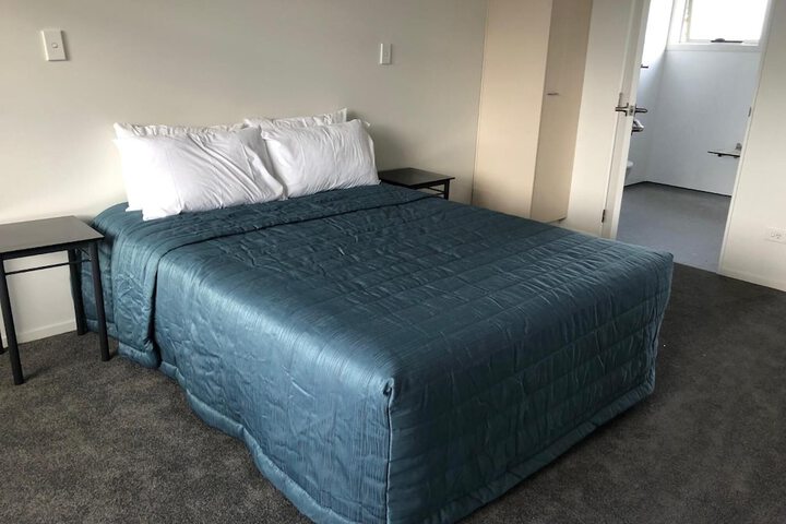 Room 9 of 34