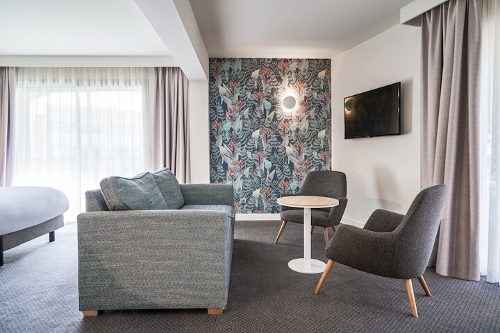 Room 13 of 65