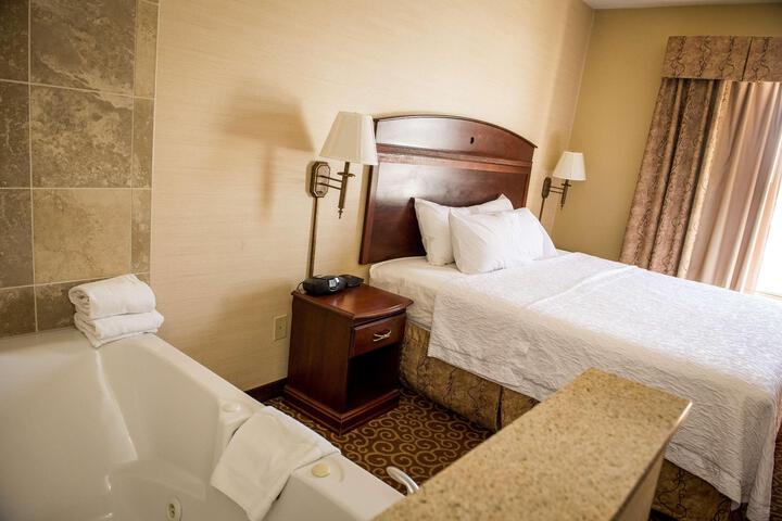 1 King Bed with Whirlpool (4 of 4)