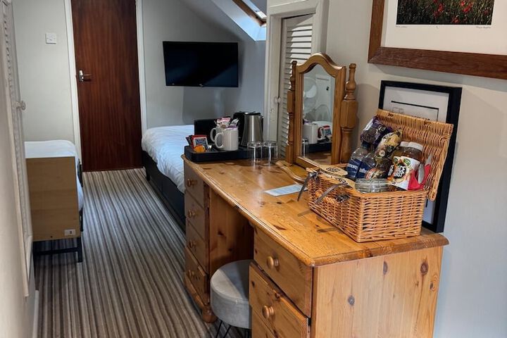 Room 72 of 133