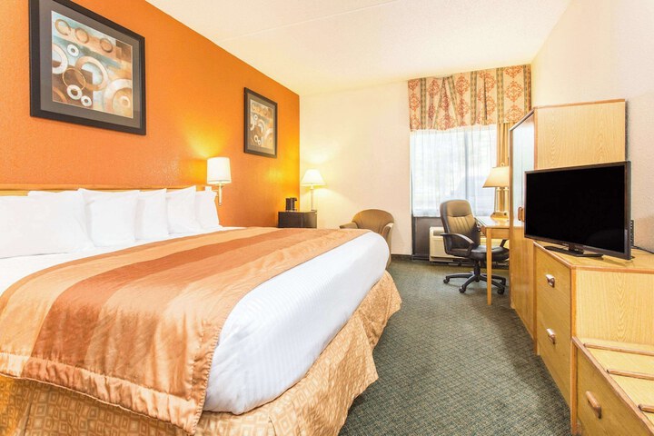 1 King Bed (7 of 15)