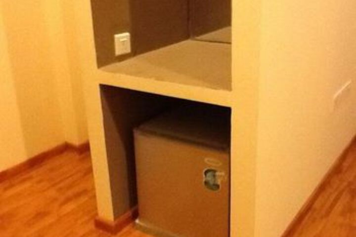 Room 27 of 32