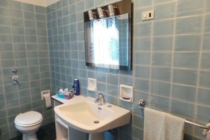 Room 4 of 15