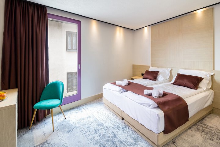 Room 16 of 47