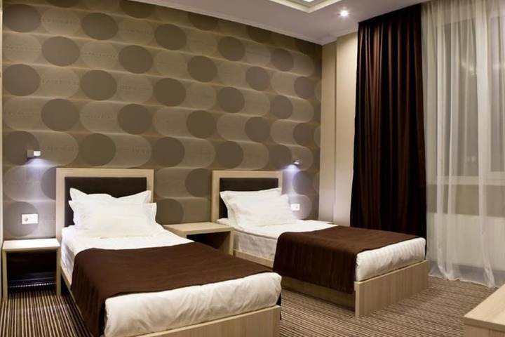 Room 10 of 34