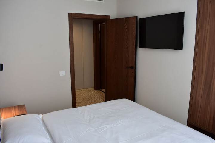 Room 8 of 36