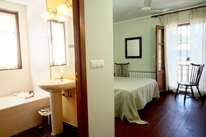Room 16 of 32