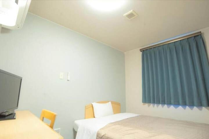 Room 11 of 25