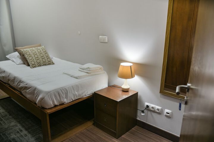 Room 12 of 80