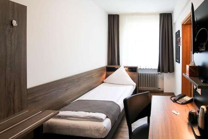 Room 16 of 59