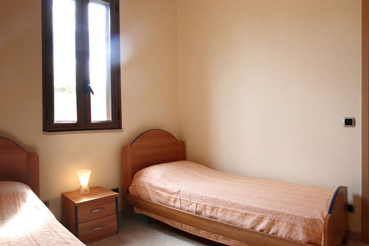 Room 12 of 38