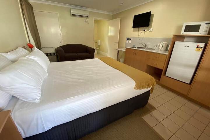 Room 6 of 35