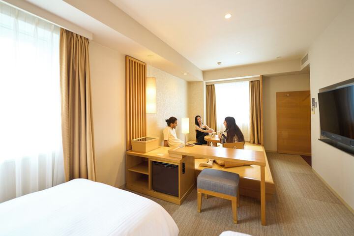 Room 28 of 187