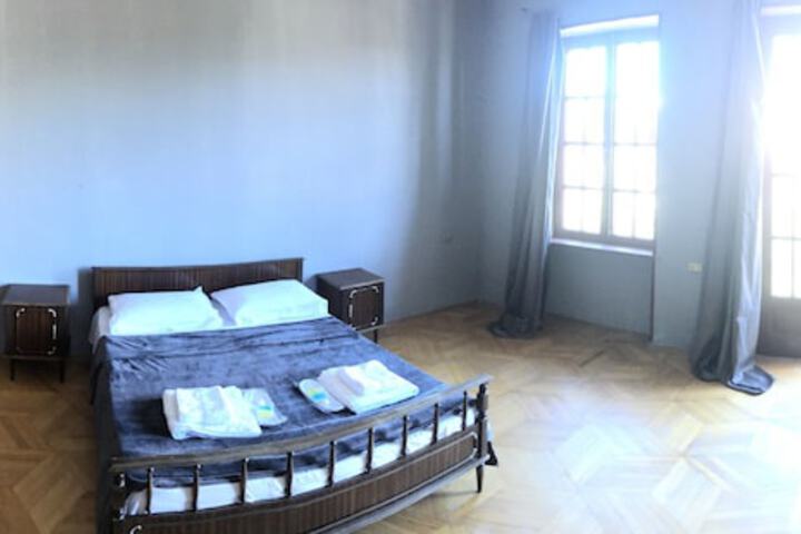 Room 21 of 28