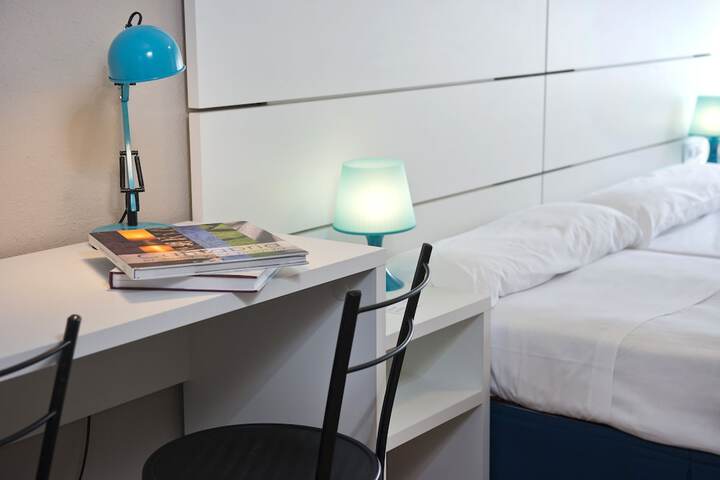 Room 4 of 40