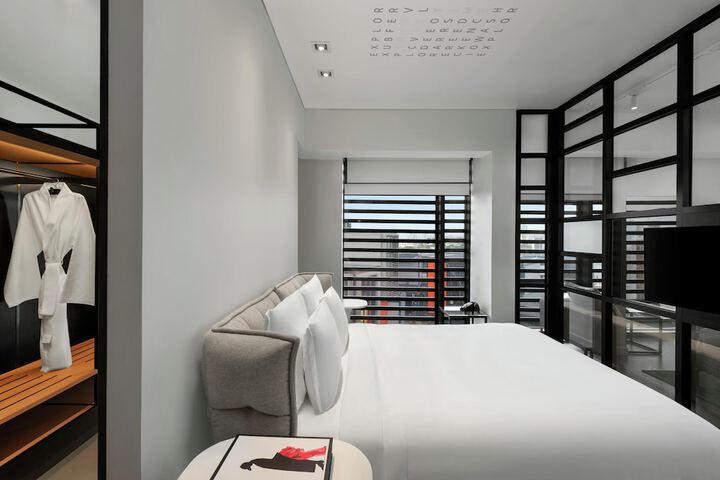 Room 18 of 74
