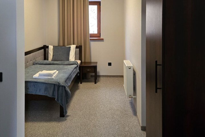 Room 13 of 27