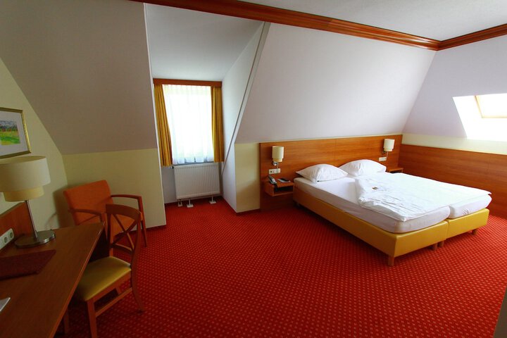 Room 16 of 44