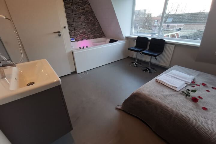 Room 3 of 6