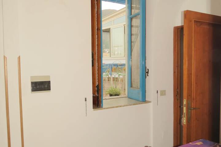 Room 7 of 107