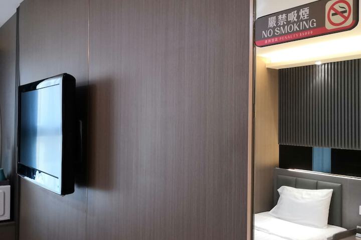 Room 13 of 19