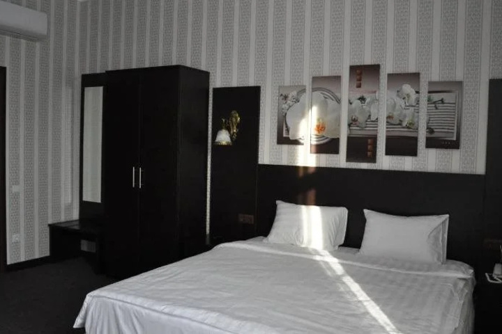 Room 6 of 20