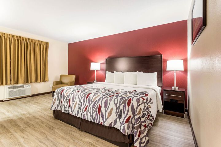 Standard King Bed Accessible (11 of 12)