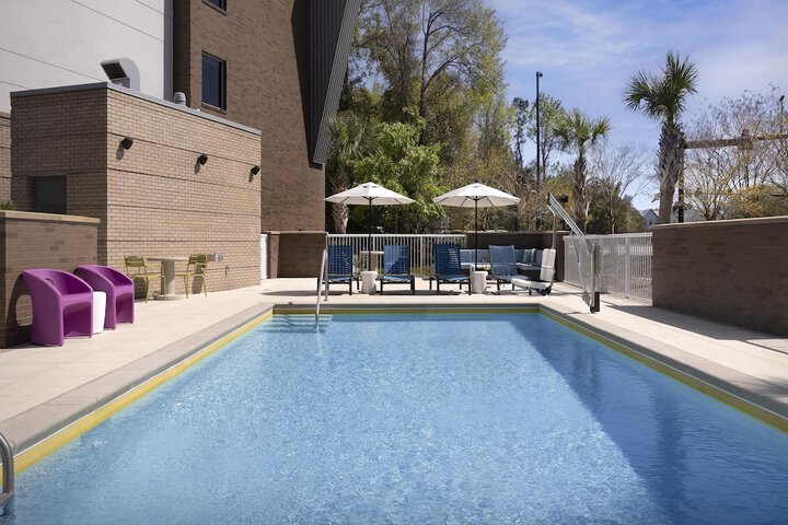 Pool 45 of 69