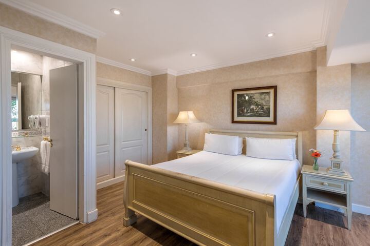 Room 27 of 71