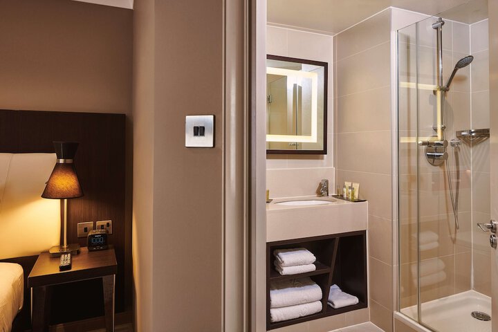 Room 13 of 126