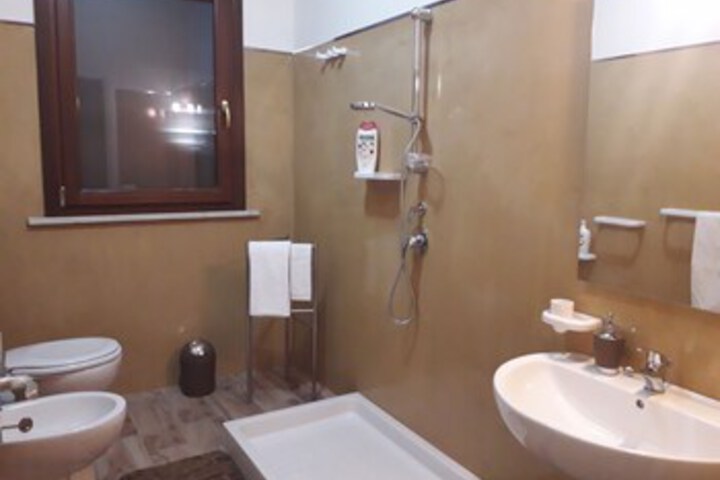 Room 4 of 17
