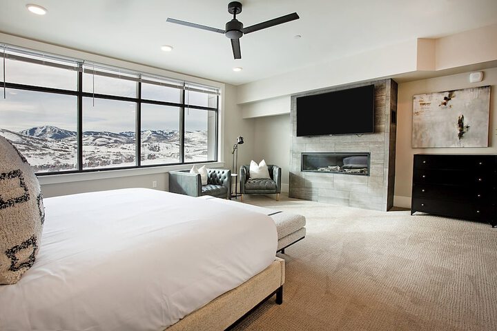 Room 30 of 215