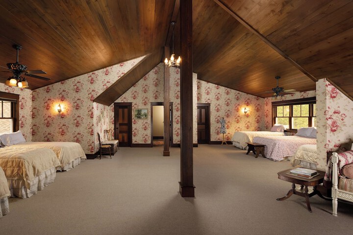 Room 73 of 135