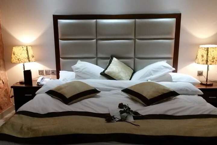 Room 4 of 36
