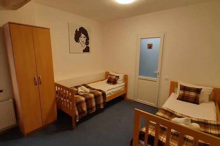 Room 25 of 46