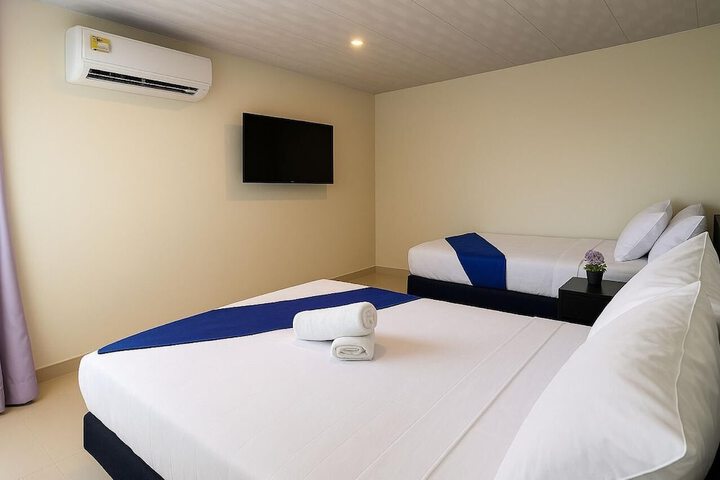 Room 5 of 9