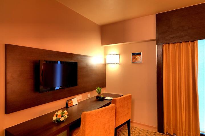 Room 13 of 33
