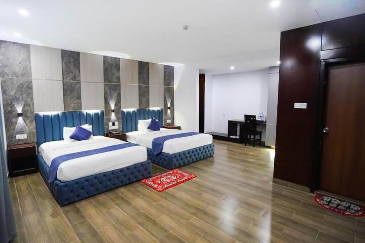 Room 34 of 77