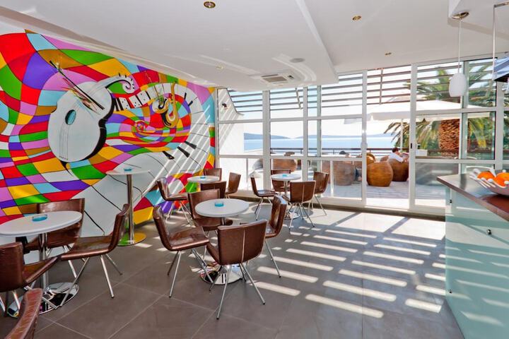 Entrance & Lobby