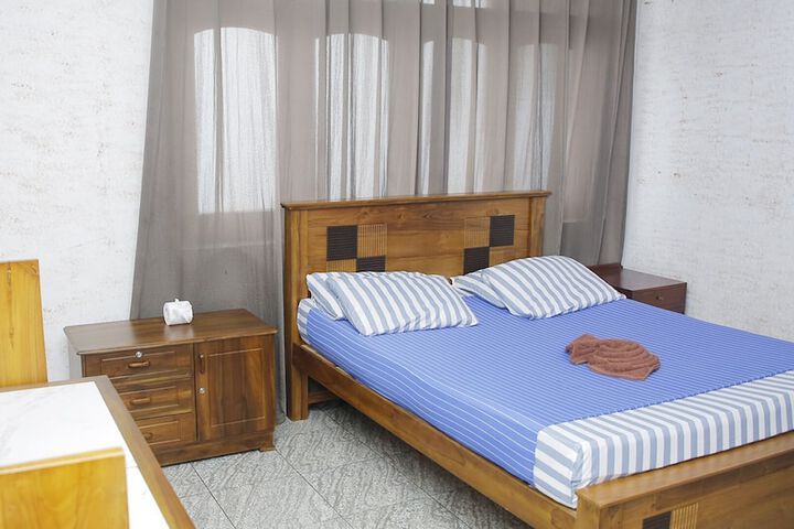 Room 4 of 25