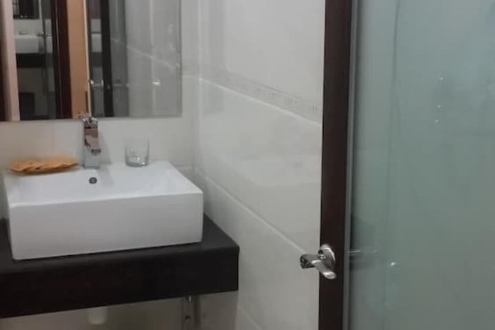 Room 10 of 17