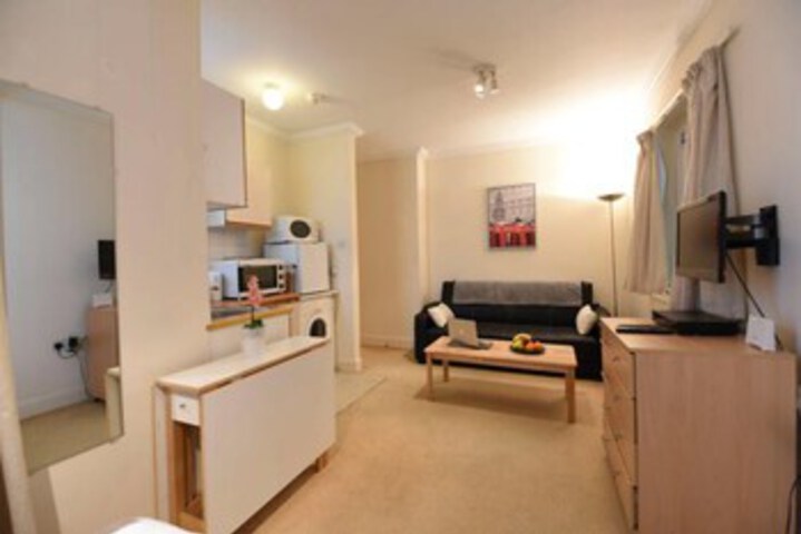 Room 6 of 11